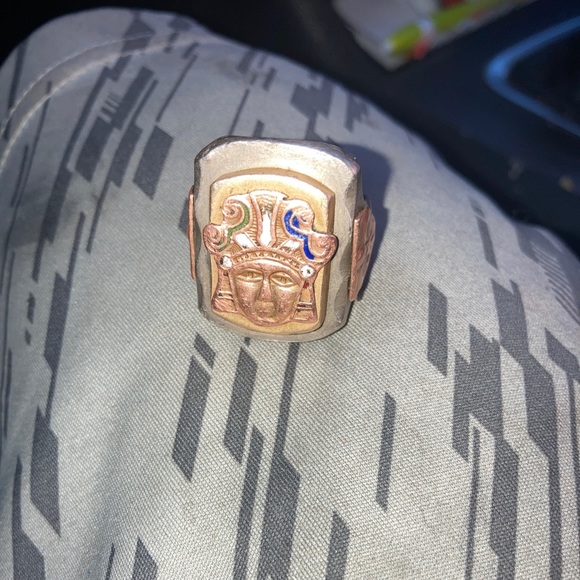 Vintage ring one of a kind can’t find no where. Others like it 2500